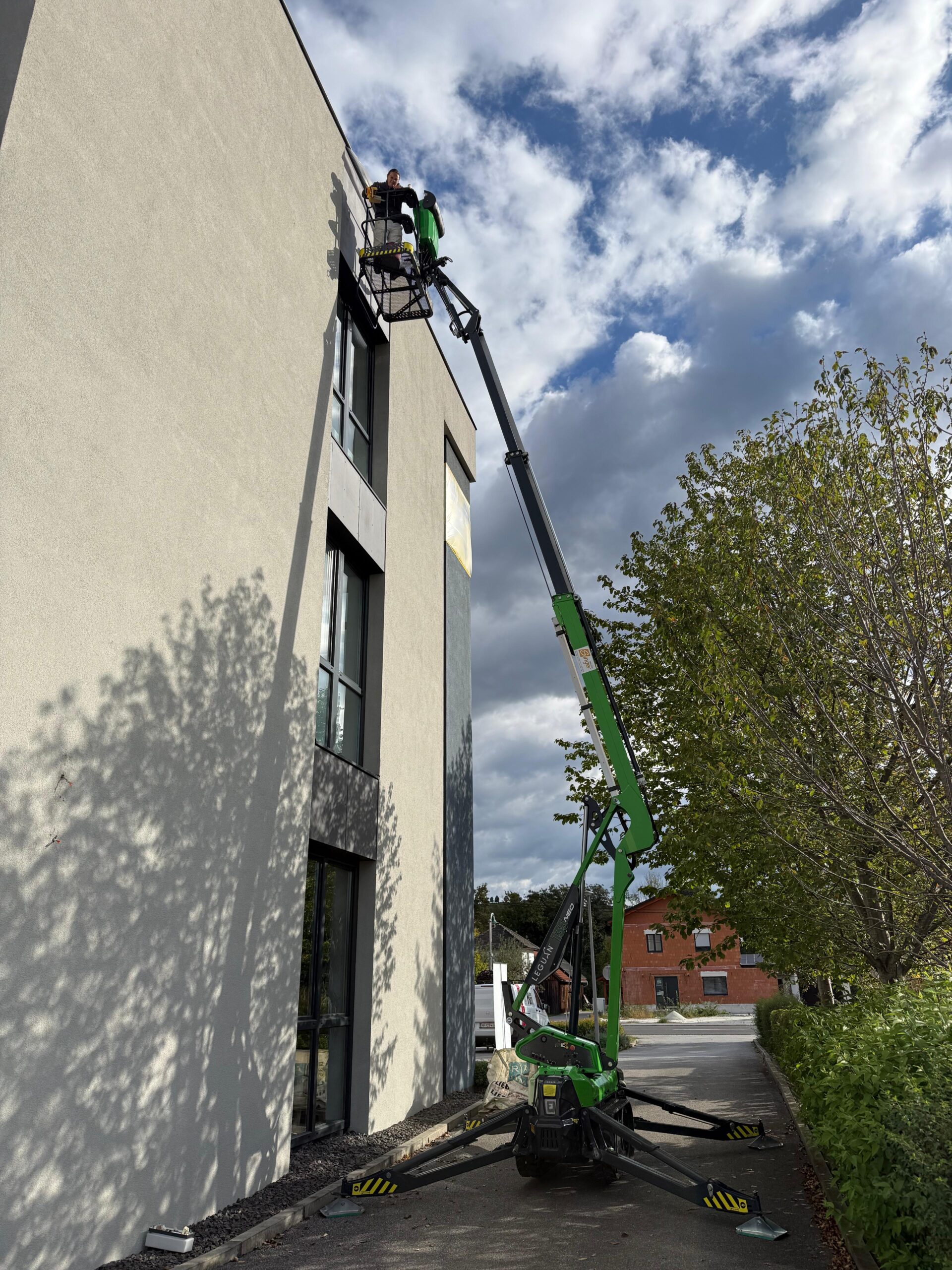 Leguan 135 neo mit 13,4 m Arbeitshöhe